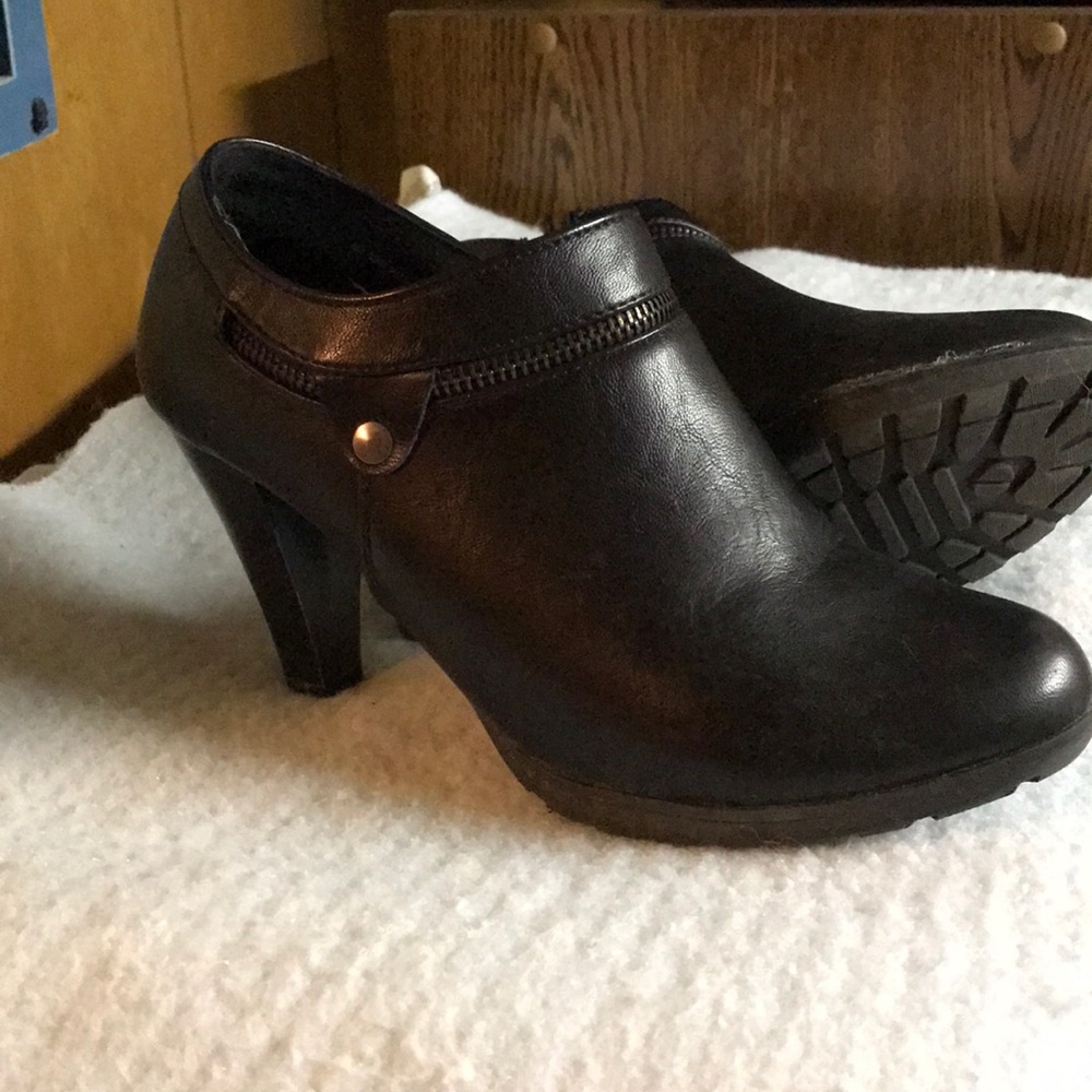Boots - Picture 2 of 5